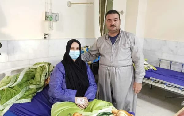 لە خورماتوو ژنێک گورچیلەکەی دەبەخشێتە براکەی؛ 'تەندروستیی هەردووکیان جێگیرە'