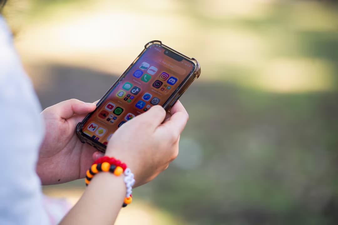 AWISTRALYA - Metayê 756 hezar hesabên zarokan ên Facebook û Instagramê girtin