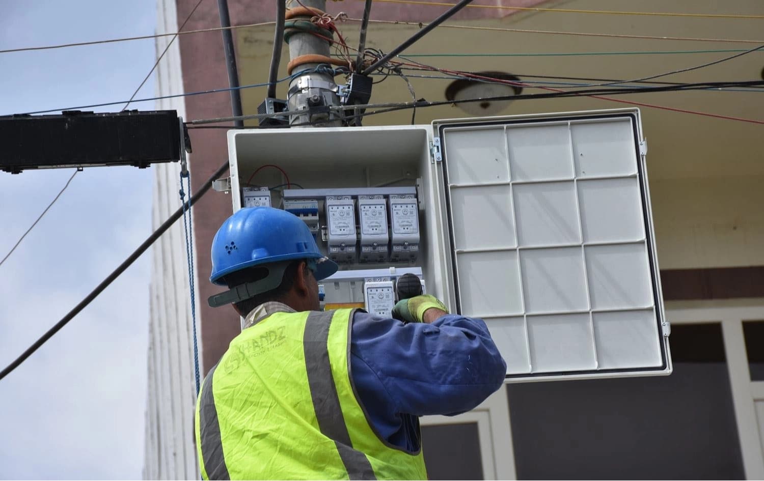 پرۆژەی رووناکی: ئەو ناوچانەی کارەبای 24 کاژێرییان نییە سەرجەم قەرزەکانی کارەبا بە داشکاندنی 50% دەدەنەوە