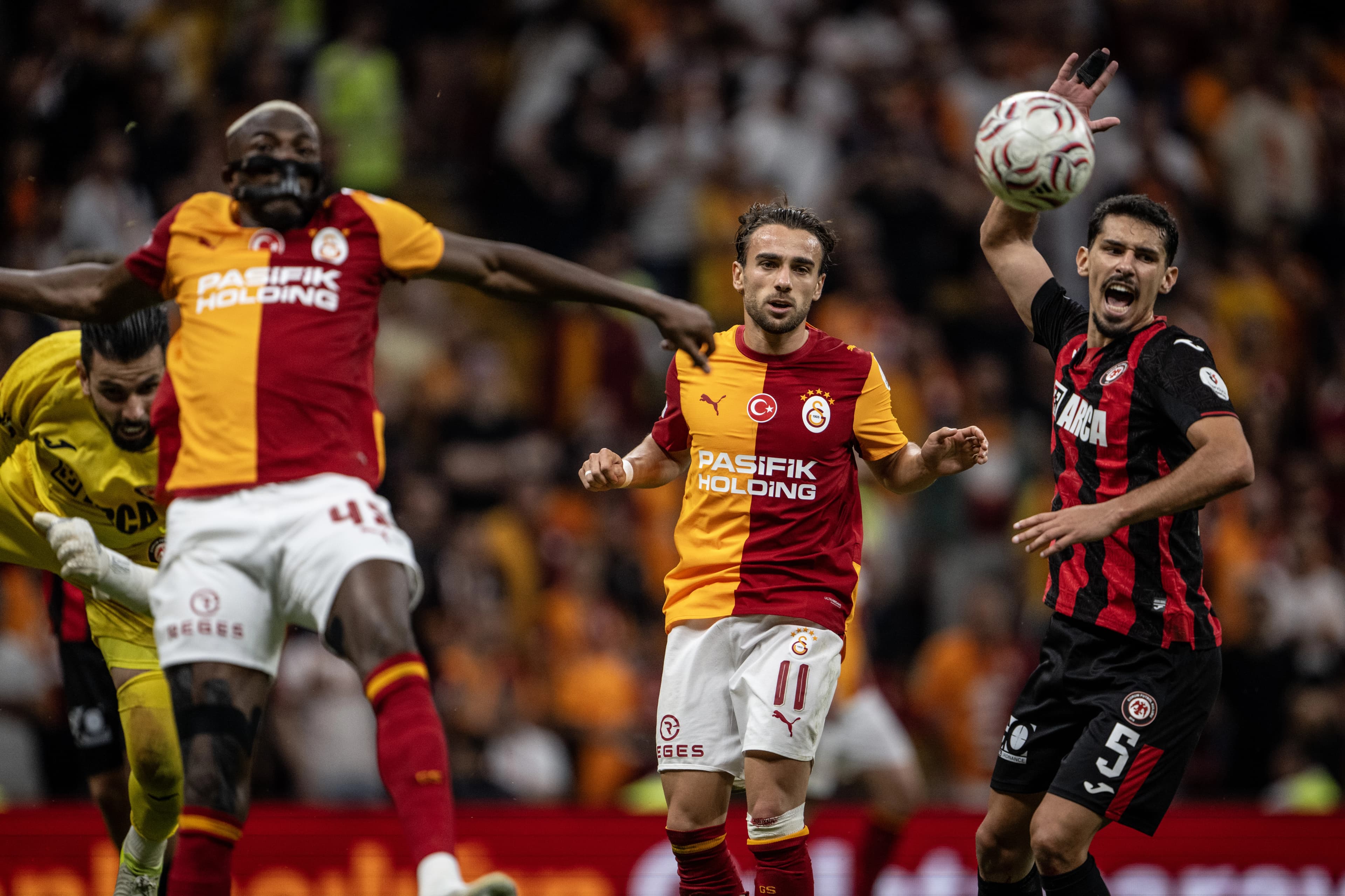 SÜPER LİG’DE SEZON AÇILDI: Galatasaray, Çorumspor’la berabere kaldı