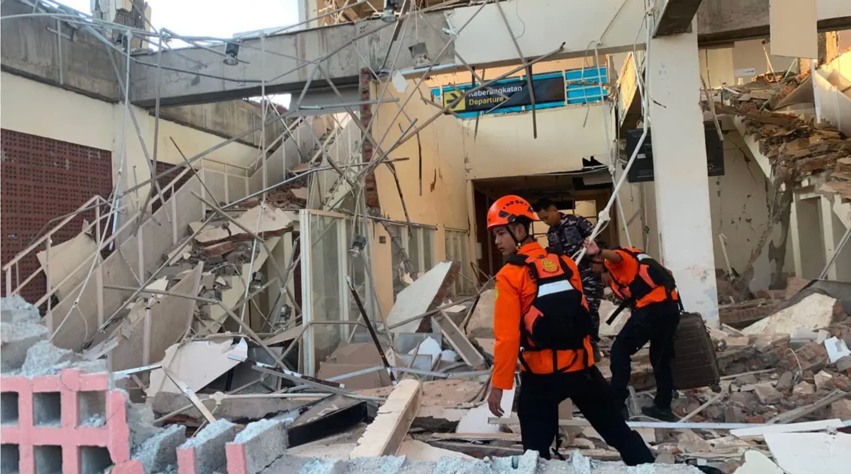 Endonezya'da yeni deprem: Kuzey Sumatra 6.4 ile sarsıldı