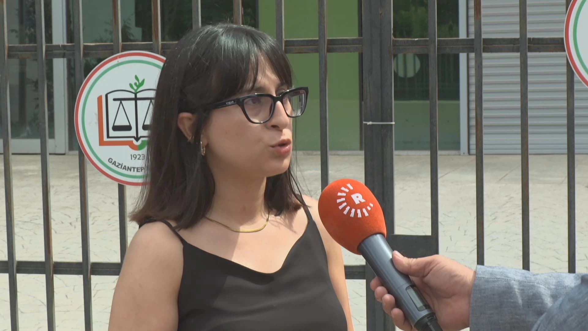 Xelkê Dîlokê li ser piyan e: 5 kesan destdirêjî li jineke astengdar kir