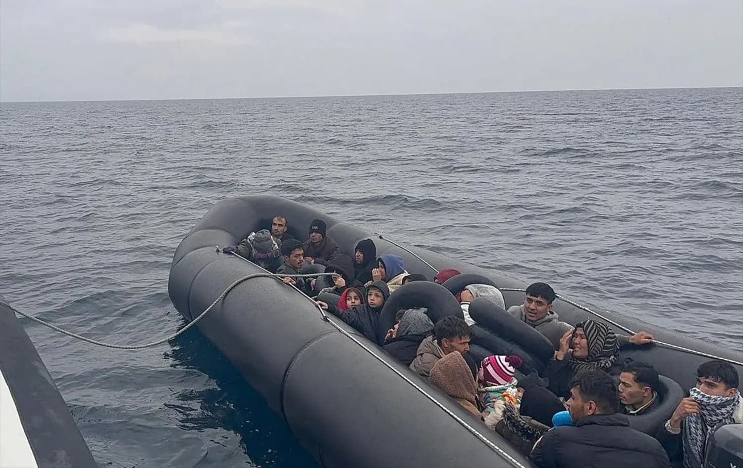 İzmir'de 49 düzensiz göçmen yakalandı