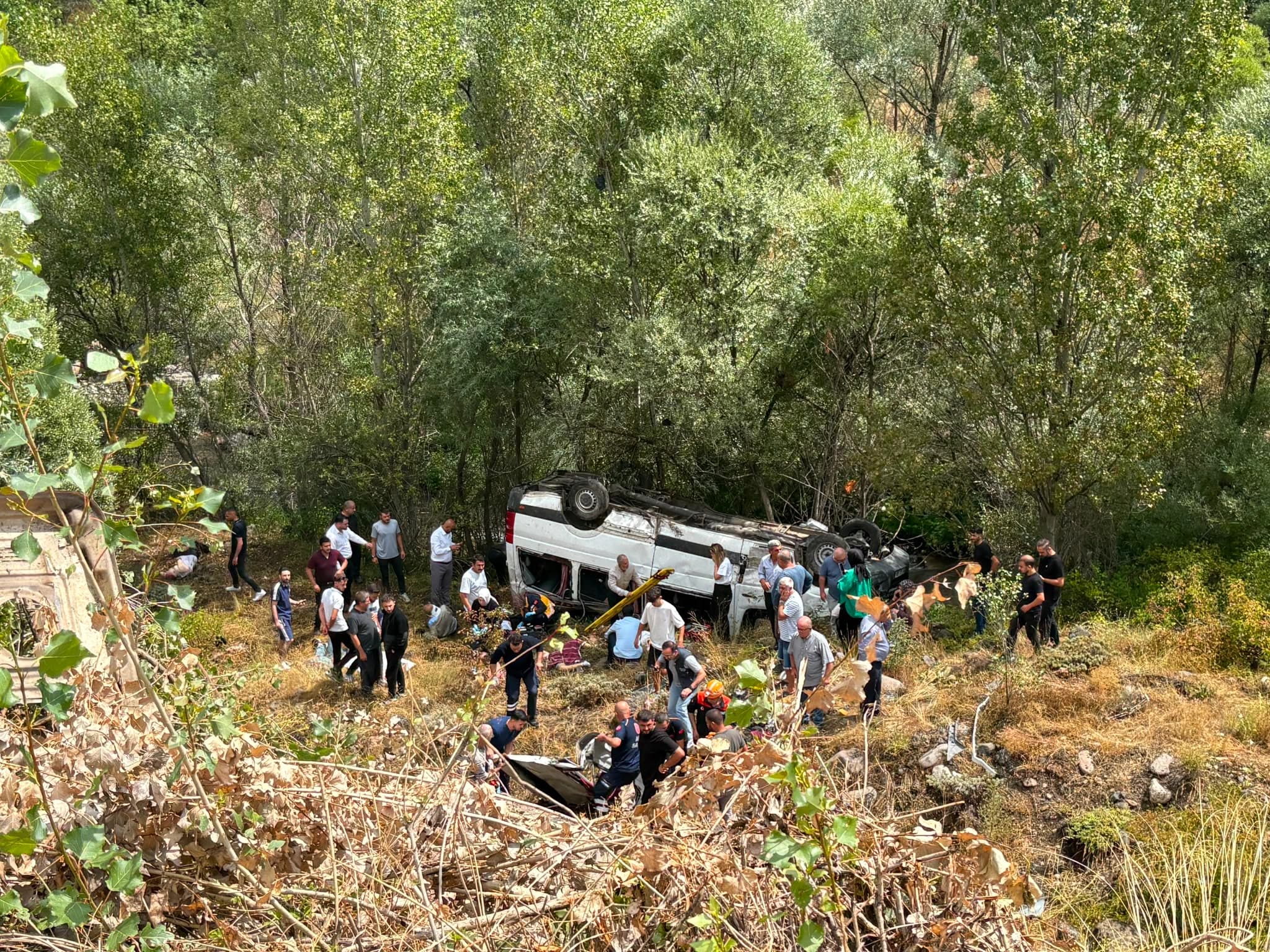 Li Sêwazê mînîbus wergeriya: 4 kes mirin û 10 kes birîndar bûn