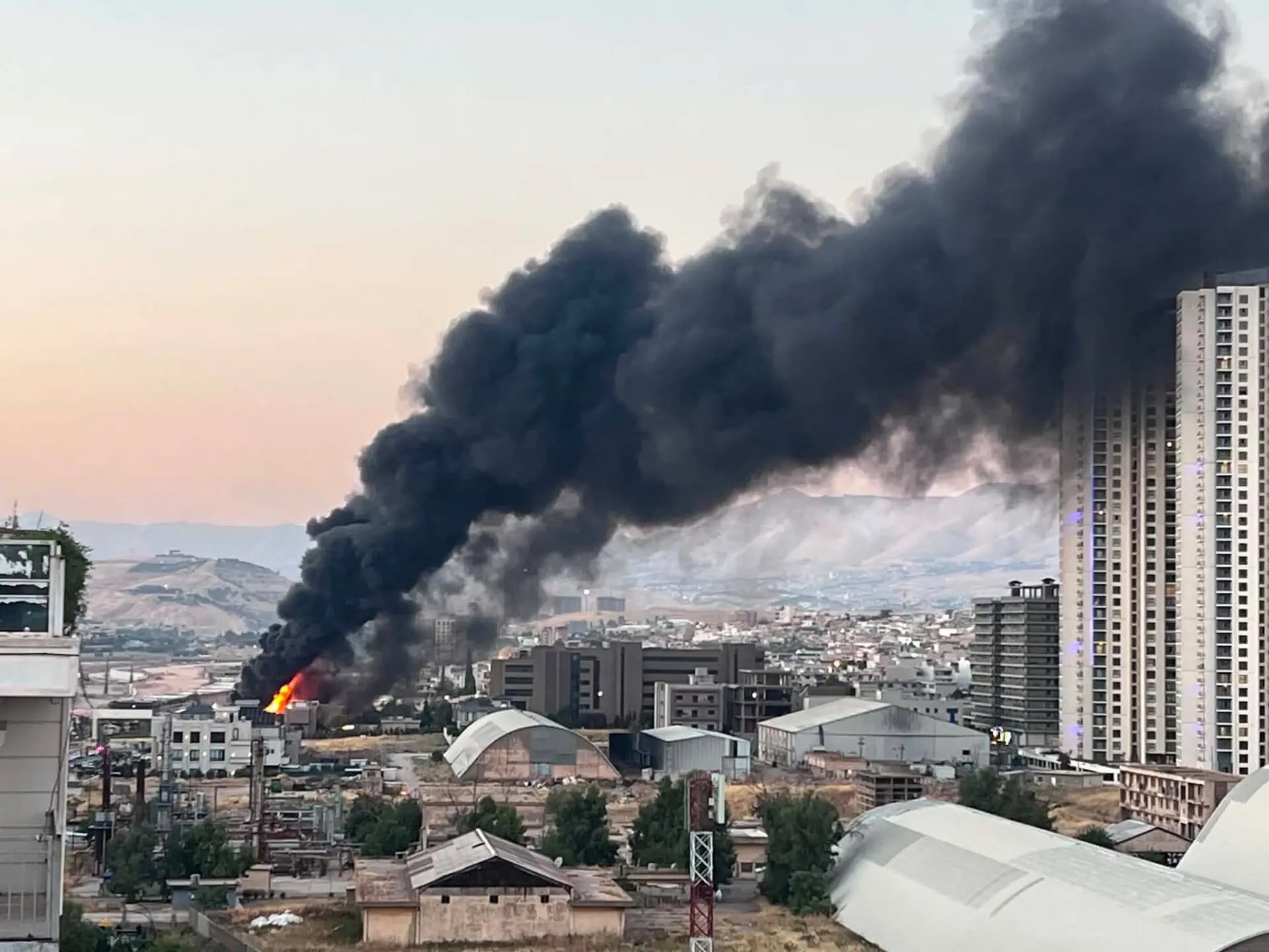 Sedema teqîna li avahiya Meclisa Parêzgeha Silêmaniyê diyar bû