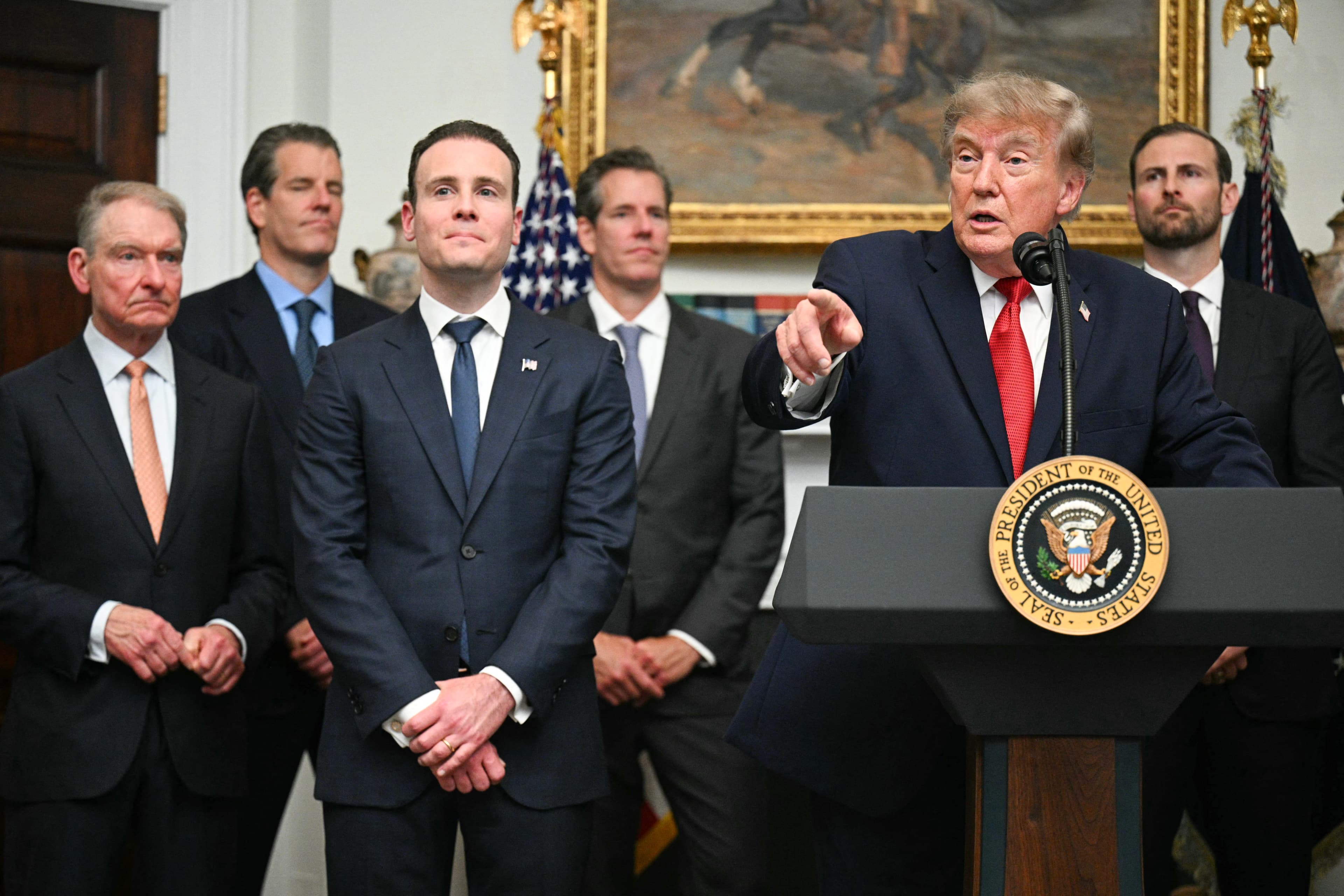 Trump li dijî Îranê ‘operasyona herî perçiqîner a aborî’ ragihand