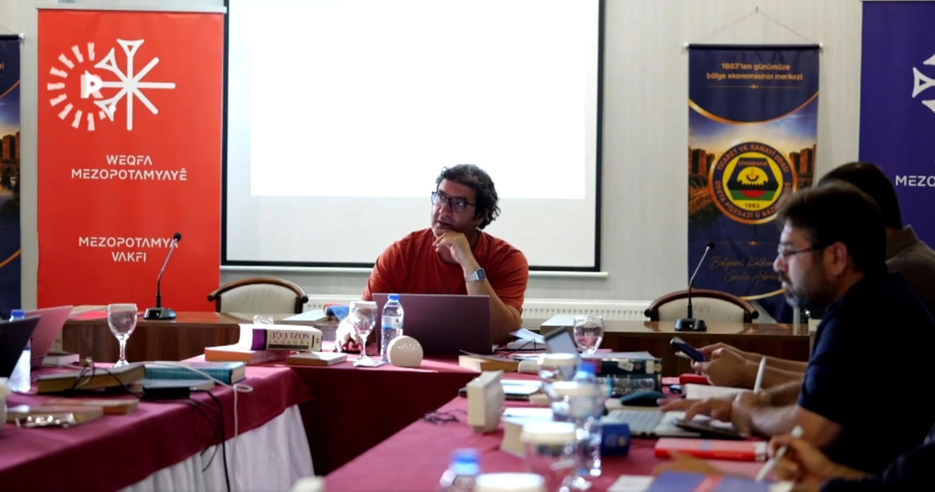 Kürtçe literatüründe bir ilk: Ekonomi sözlüğü için Van’da kollar sıvandı!