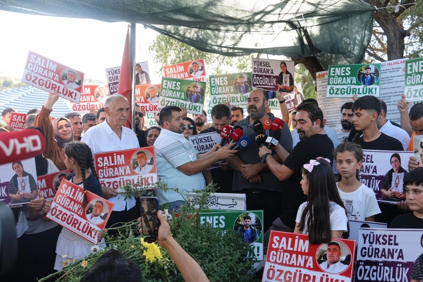 Narin Güran, ölümünün ikinci yılında mezarı başında anıldı: Aileden yeniden yargılama çağrısı