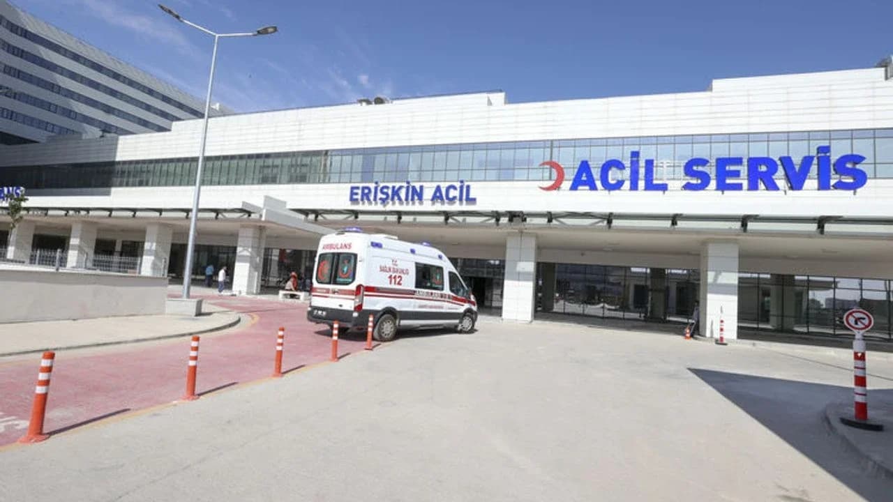 Antep'te iki otomobil çarpıştı: 3 ölü, 3 yaralı