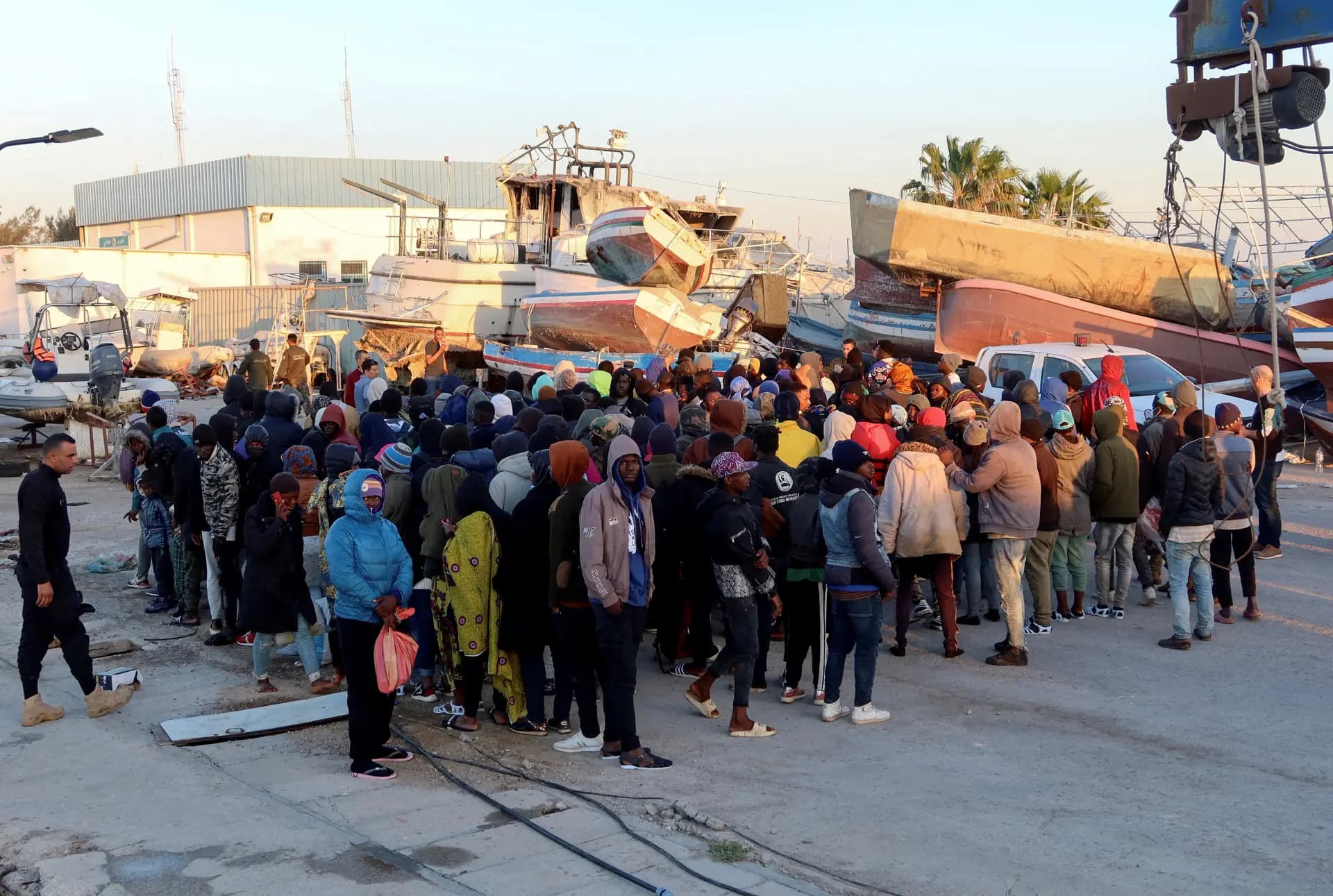 Tunus’ta batan göçmen teknesinden 8 kişinin cansız bedeni çıkarıldı