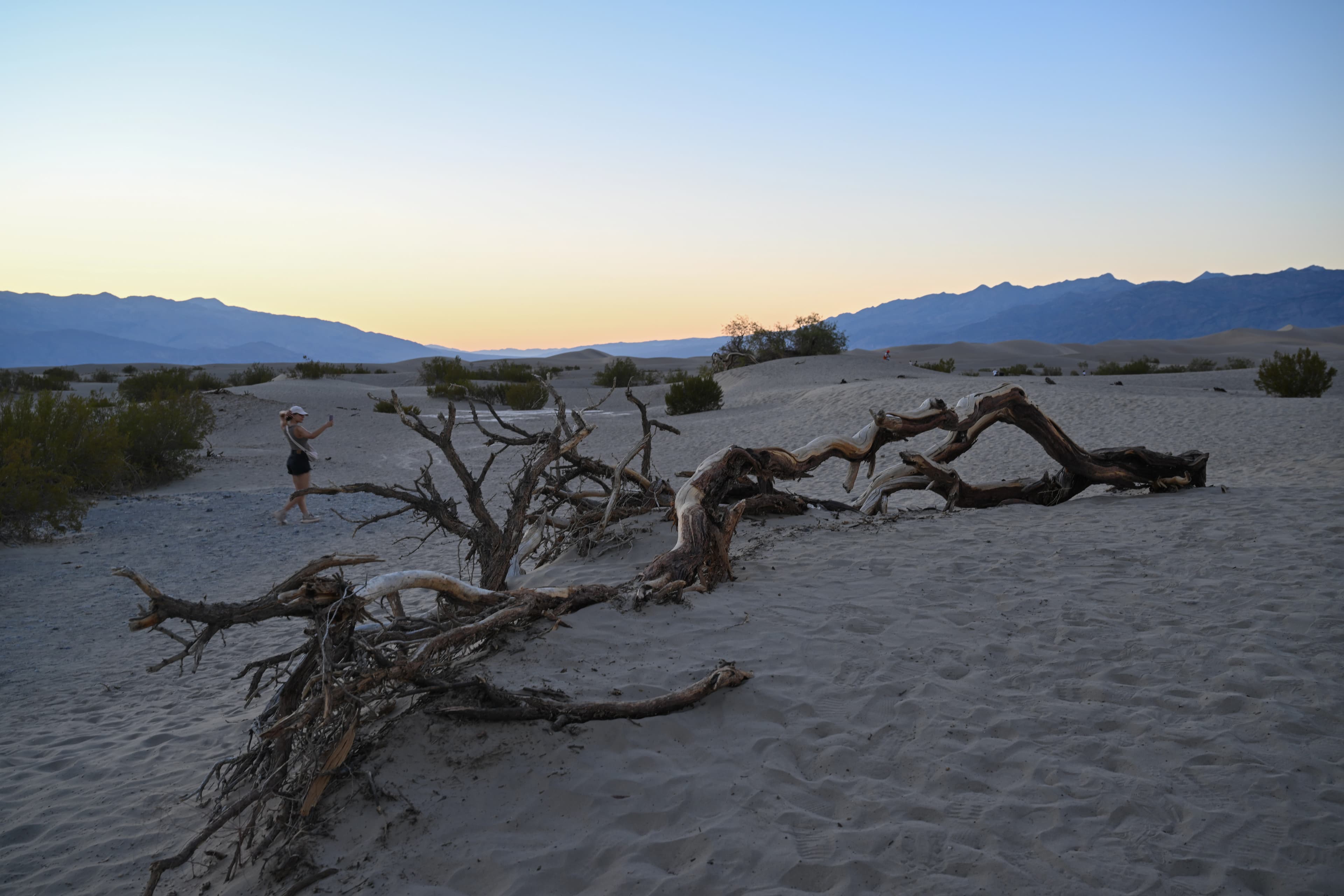 ABD'nin California eyaletinin güneyindeki Ölüm Vadisi (Death Valley) Ulusal Parkı'ndan bir görünüm. / Foto: AA