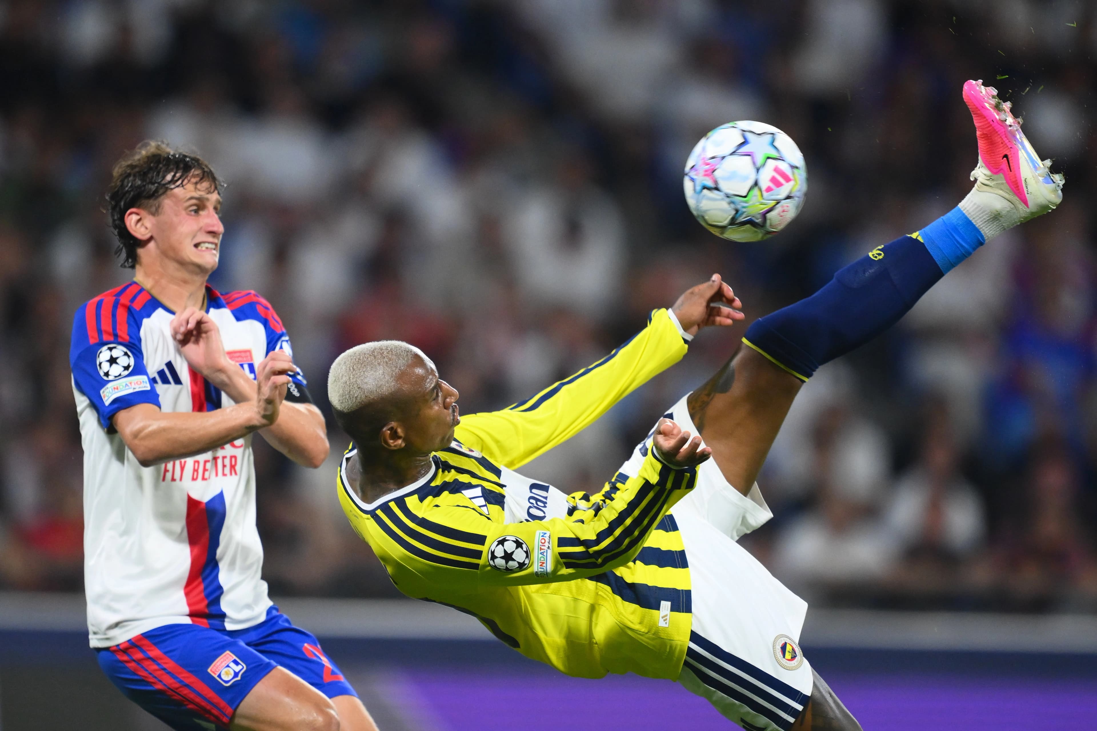 Fenerbahçe 18 yıllık hasreti bittirdi: Lyon'u yendi Şampiyonlar Ligi biletini aldı