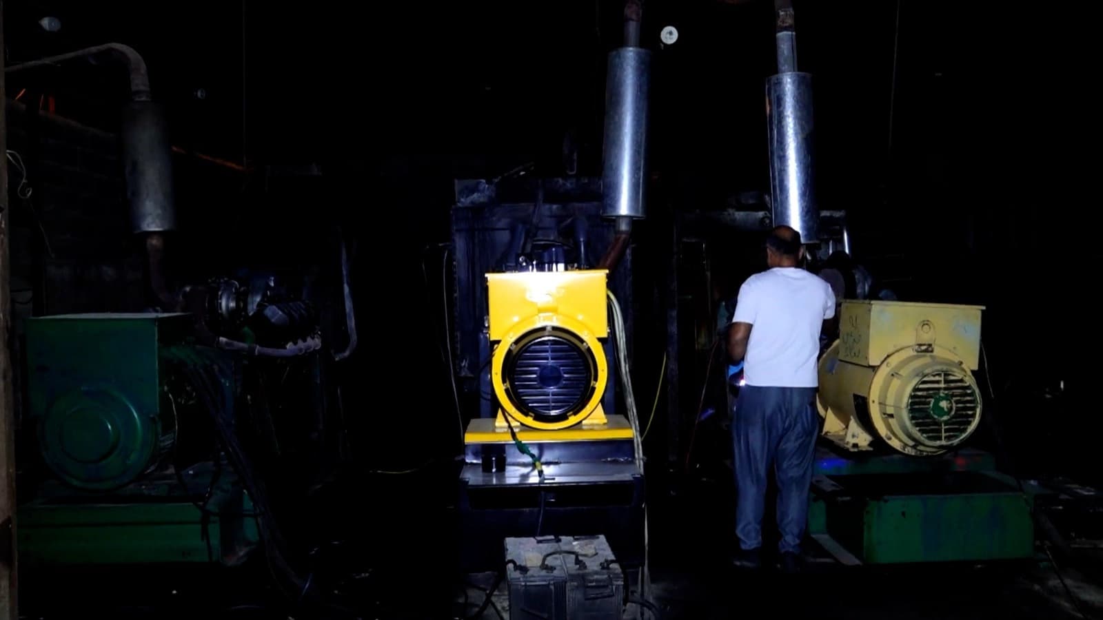 Private generator owners strike leaves Baghdad in the dark