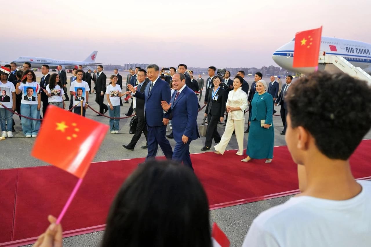 Çin Devlet Başkanı Şi, 10 yıl aradan sonra Mısır'a gitti