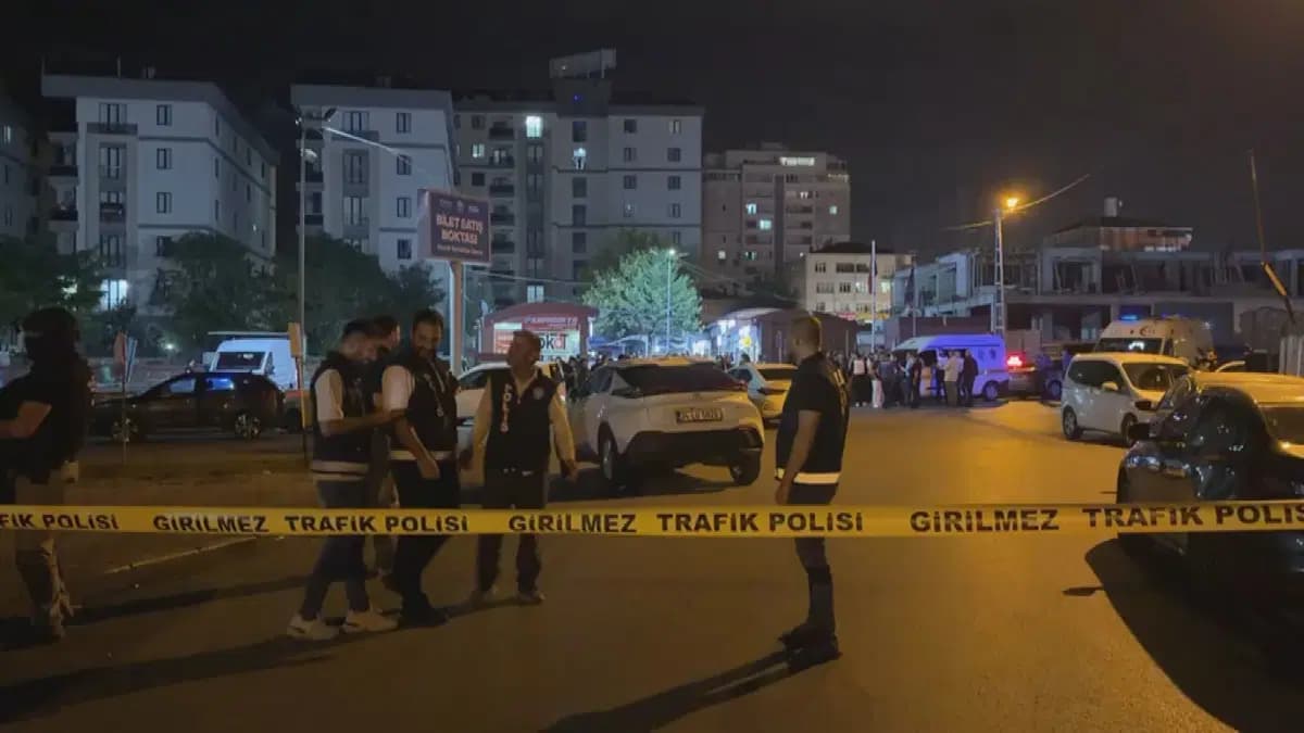 İSTANBUL'DA IŞİD OPERASYONU- Valilik: Polise ateş açan şüpheli öldürüldü