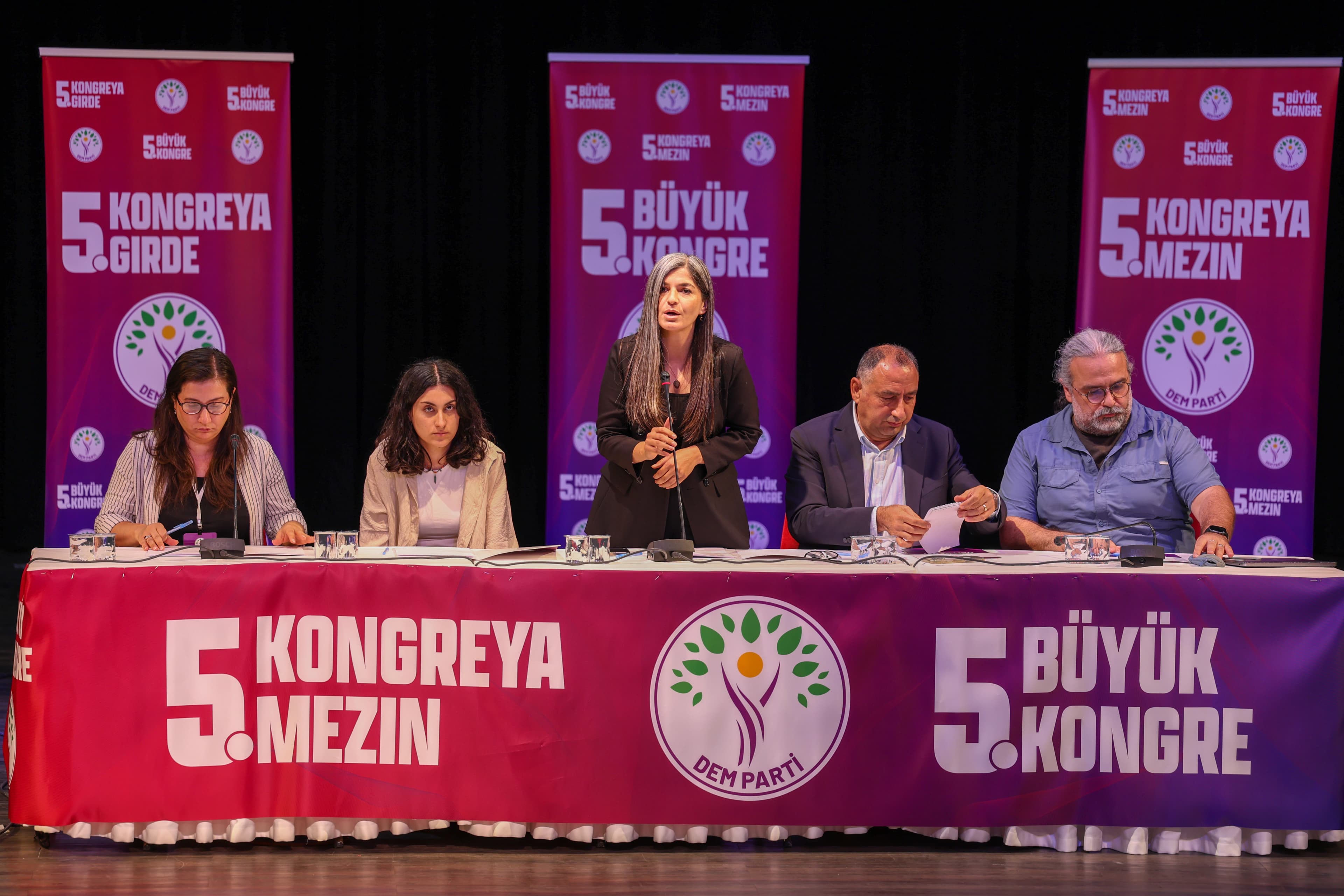DEM Parti Kongresi: PM'ye yeni seçilen 28 asil üye belli oldu