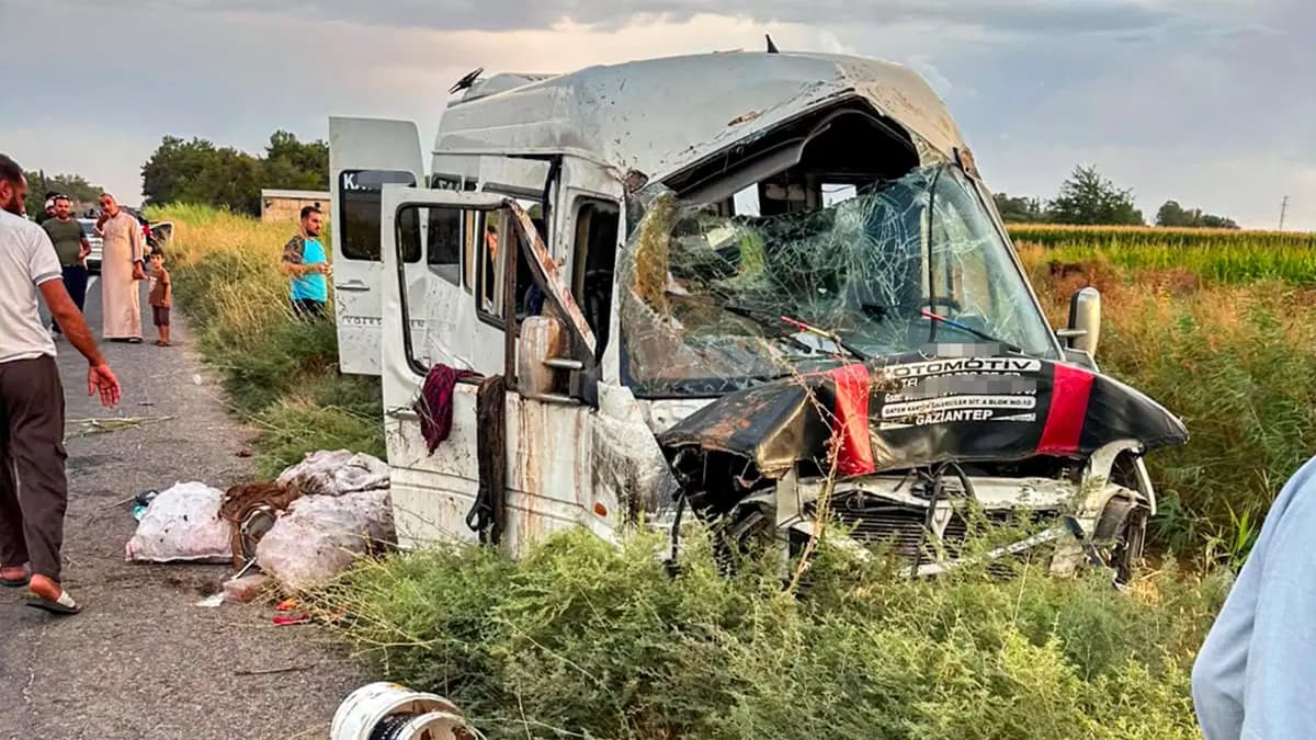 Li Rihayê minîbusa karkeran qulibî: 15 kes birîndar bûn