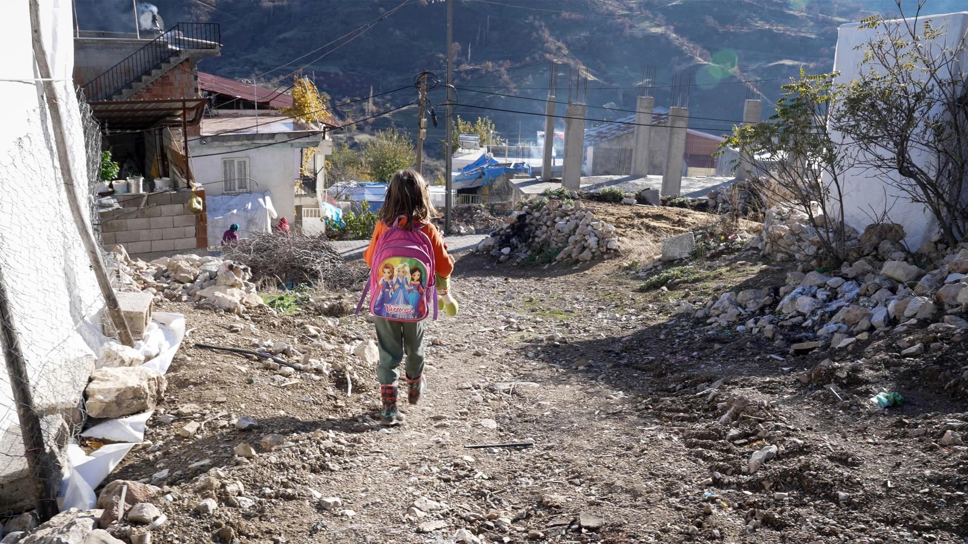 Save the Children: Li Semsûr û Hatayê zarok ji perwerdeyê dûr dikevin
