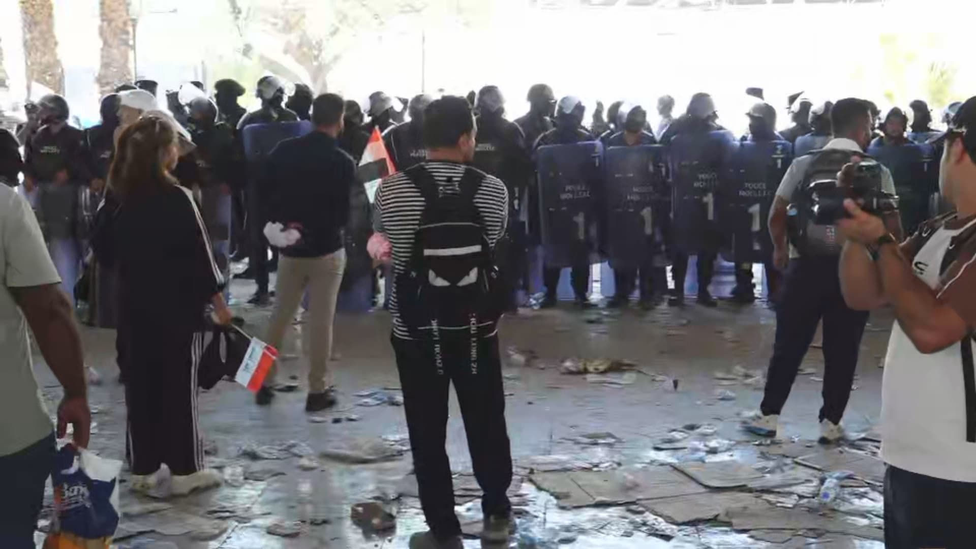یەکەمەکانی زانکۆ و هەڵگرانی بڕوانامەی ماستەر و دکتۆرا لە بەغدا داوای دامەزراندن دەکەن