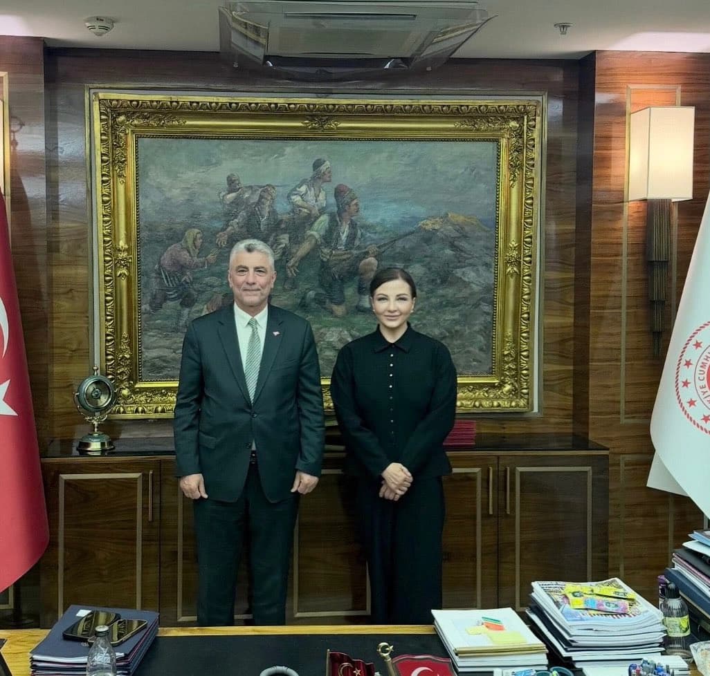 Amedspor Başkan Yardımcısı Narin Nadirova, Bakan Ömer Bolat ile görüştü