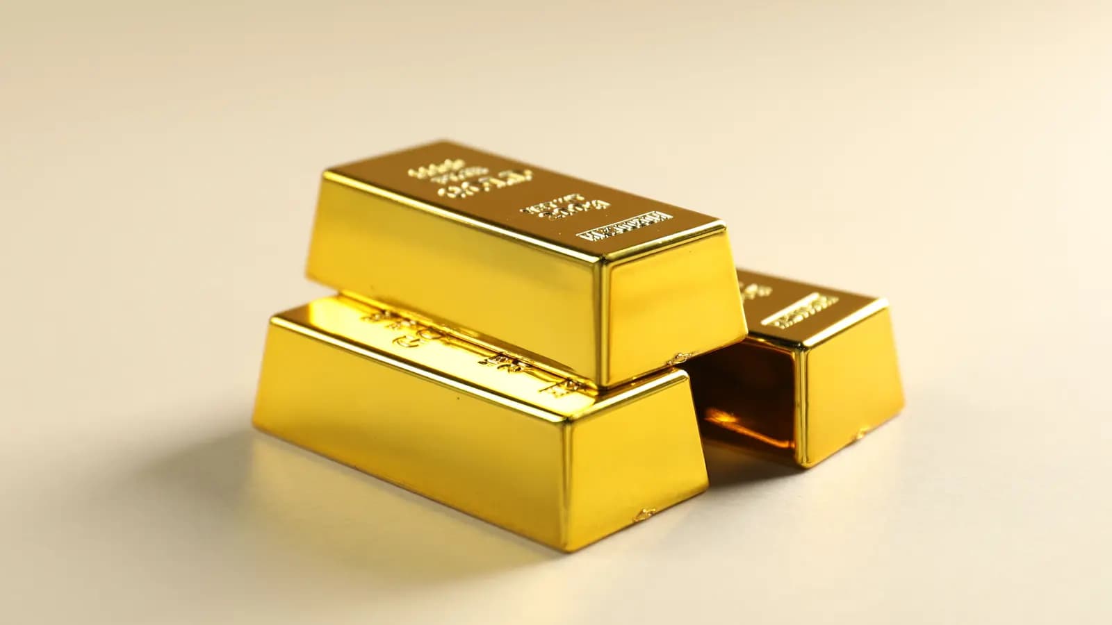 یەک ئۆنسە زێڕ بە نزیکەی 4,340 دۆلار مامەڵەی پێوەدەکرێت