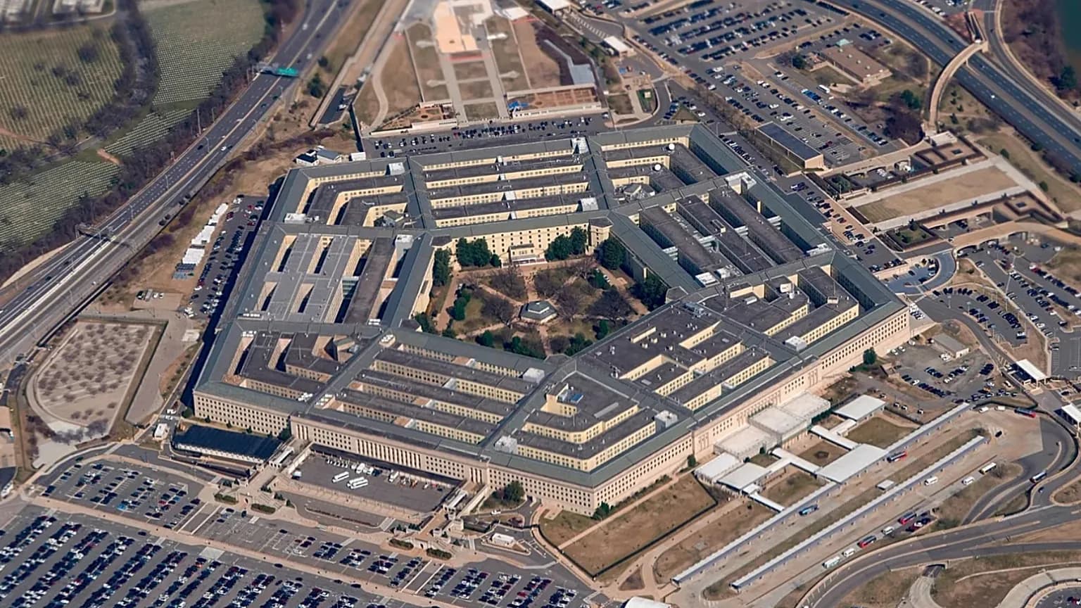 Pentagon raporu: İran saldırıları ABD'nin bölgedeki üs ve tesislerini vurdu