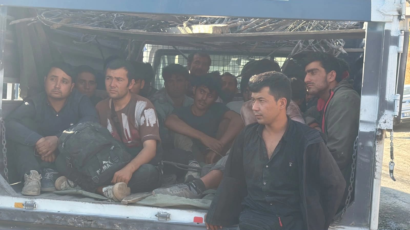 Li Şirnexê kamyoneta koçberan qeza kir, 23 kes hatin girtin