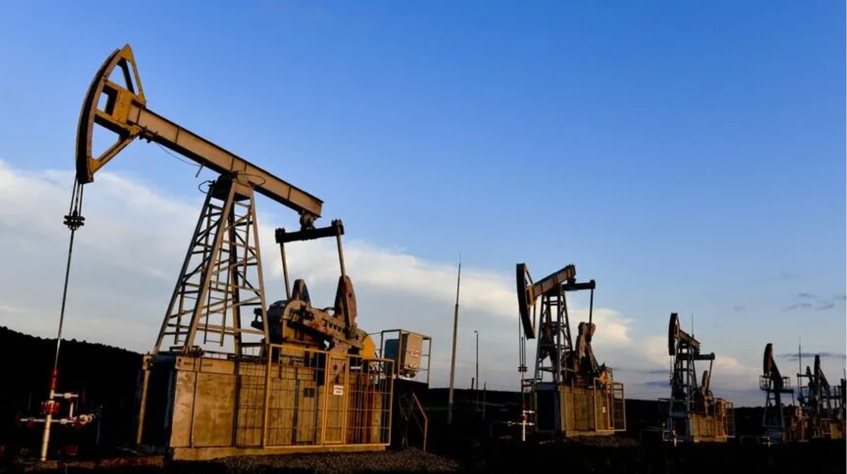 Petrol arzı kesintisi endişesiyle Brent petrol 107,52 dolara yükseldi