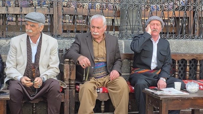 Amed û dengbêj hev vedijînin