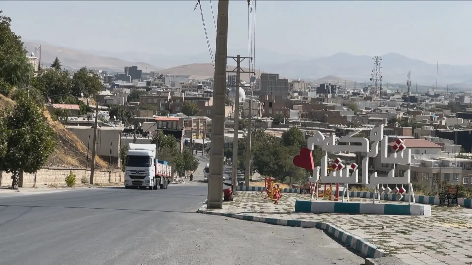 خەڵکی گوندێکی پیرانشاری رۆژهەڵاتی کوردستان داوای نۆژەنکردنەوەی قوتابخانەی گوندەکەیان دەکەن