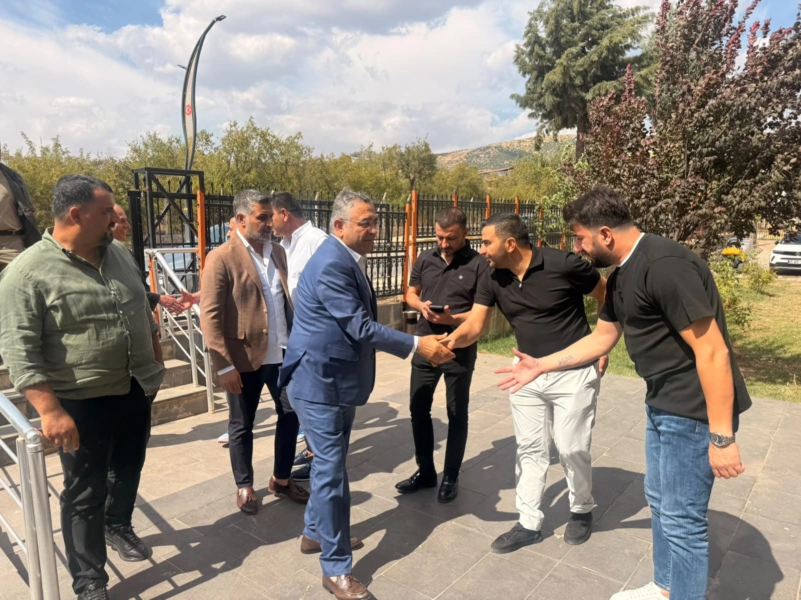 Tanrikulu li Hezroyê axivî: Di xizmetan de pirsgirêk hene