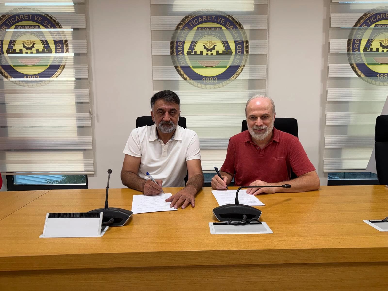Odeya Bazirganiyê ya Amedê û Weqfa Mezopotamyayê ferhenga aborî ya Kurdî amade dikin