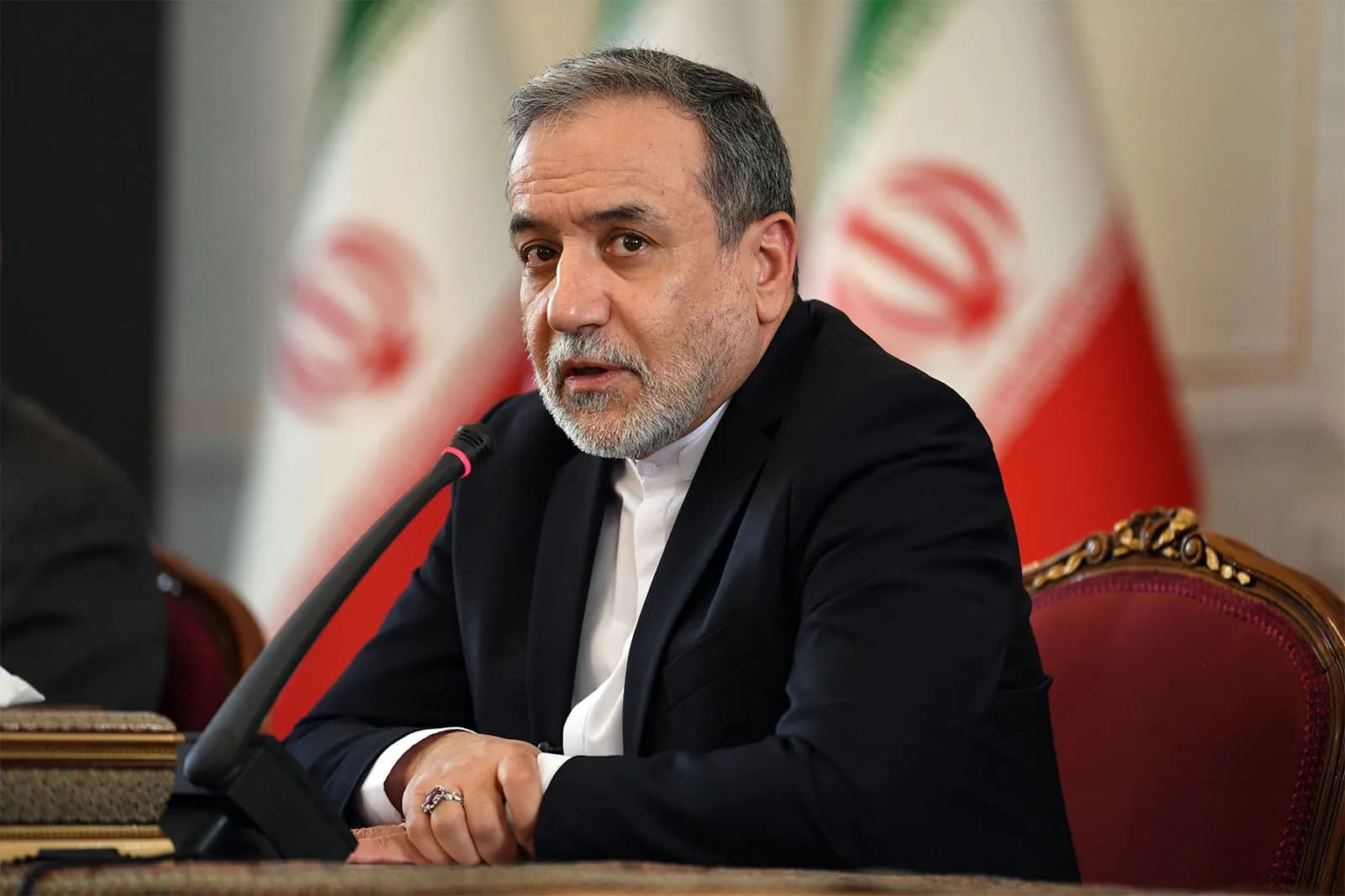 داوا دەکرێ عەباس عێراقچی لە پۆستی وەزیری دەرەوەی ئێران دووربخرێتەوە