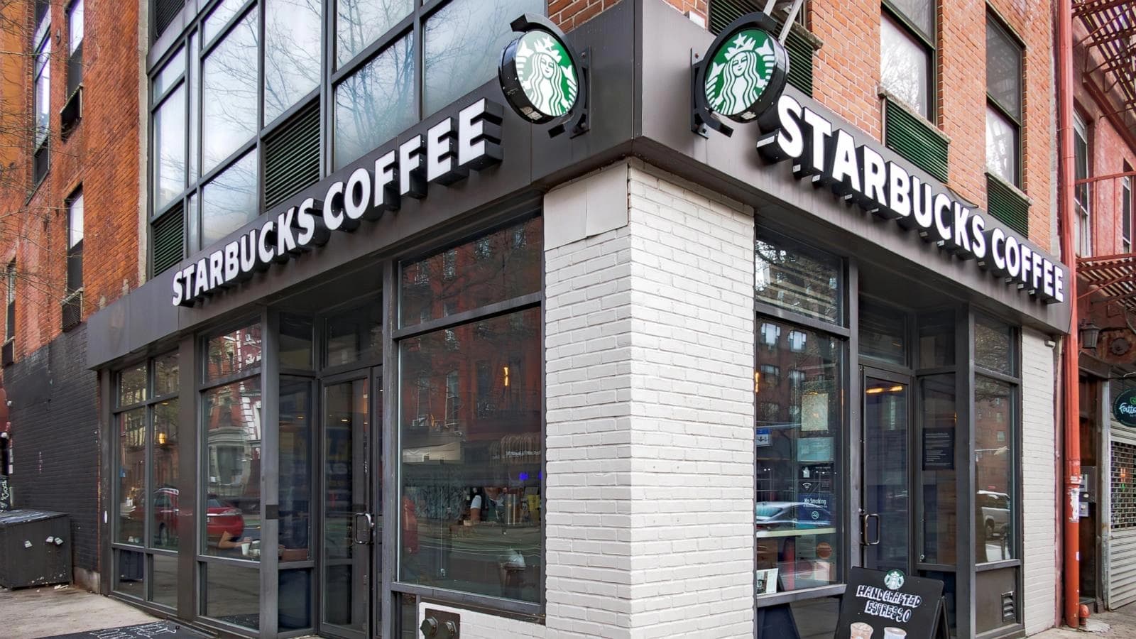 Starbucks, 250 mağazasını kapatacak