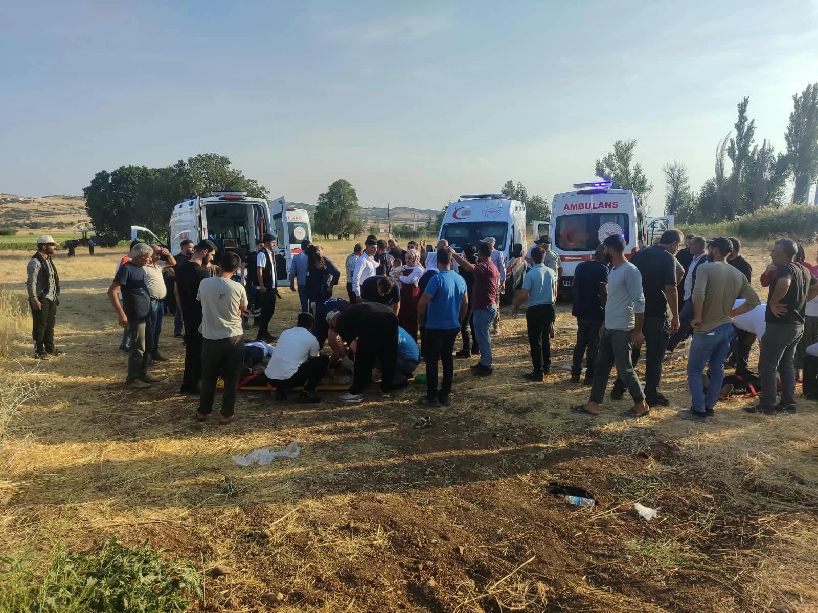 Li Amed û Dêrsimê qeza: 14 kes birîndar bûn