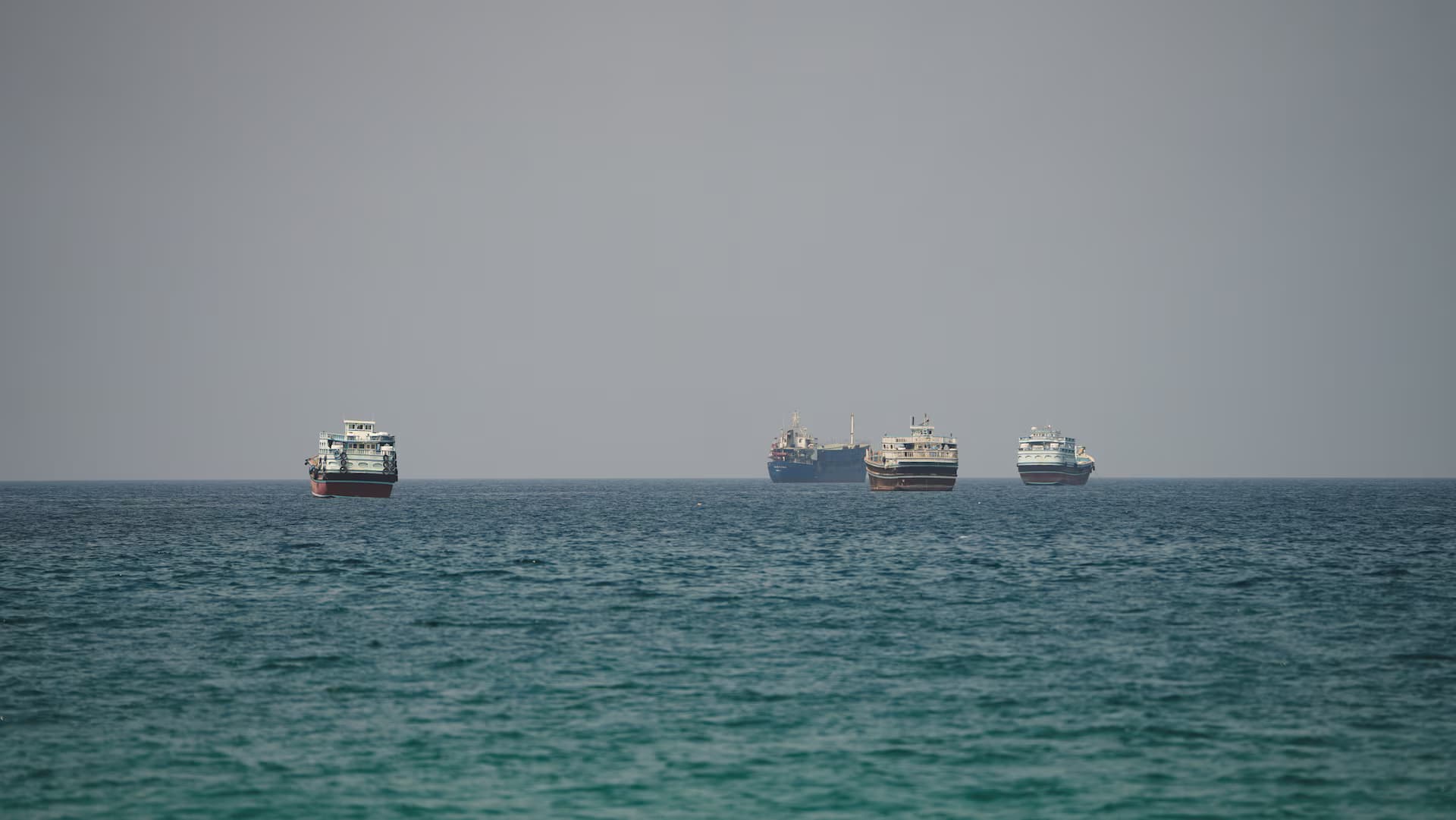 دەستەیەکی بەریتانی: لە تەنگەی هورمز هێرشکرایە سەر کەشتییەکی گوێزەرەوەی نەوت