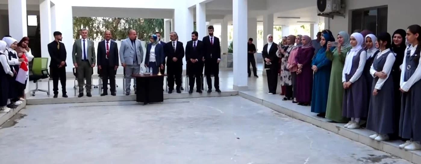 Li Xurmatûyê Ji ber Ey Reqîb û Alaya Kurdistanê giliyê birêvebira dibistanê hat kirin