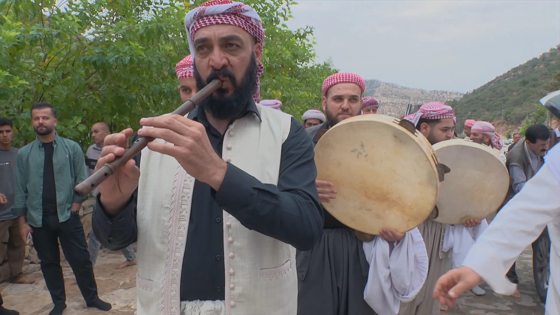 بە دەف و شمشاڵ.. رێوڕەسمی جەژنی جەمای شێخادی لە لالش دەستیپێکرد