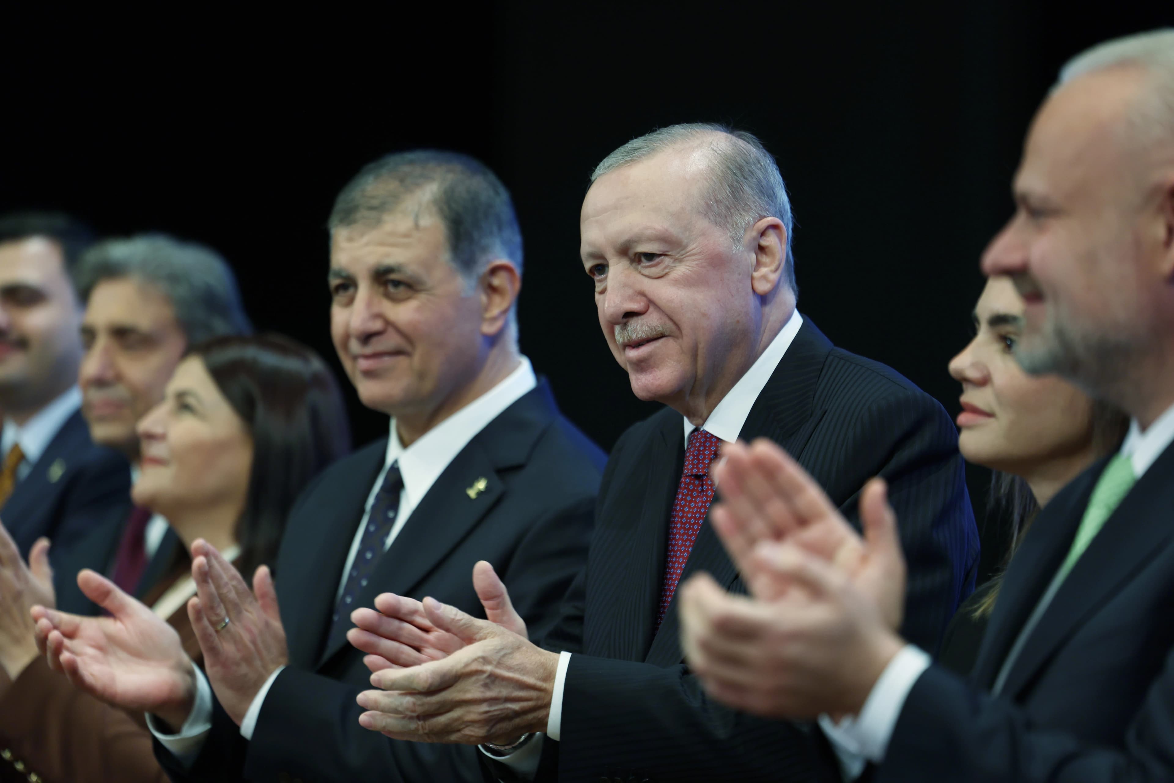 Cemil Tugay’ın AK Parti’ye katılmasının ardından İzmir’de peş peşe istifalar