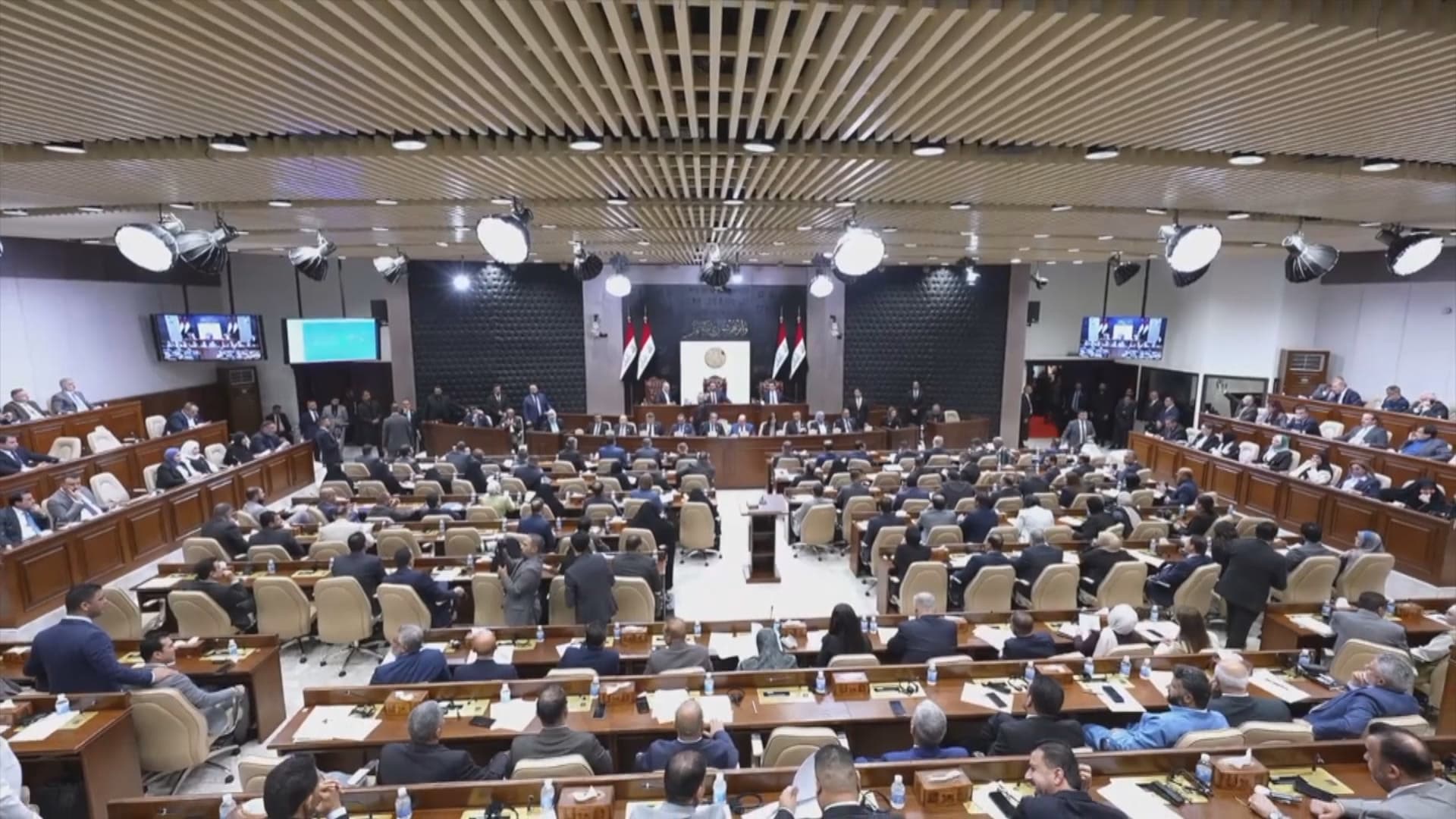 پەرلەمانی عێراق؛ 64 پەرلەمانتار دژی بەرزکردنەوەی نرخی دۆلار واژۆیان کۆکردەوە