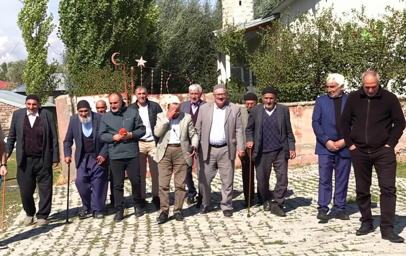 AGIRÎ - Ciwan ref bi ref koç dikin, gund xir û xalî dibin
