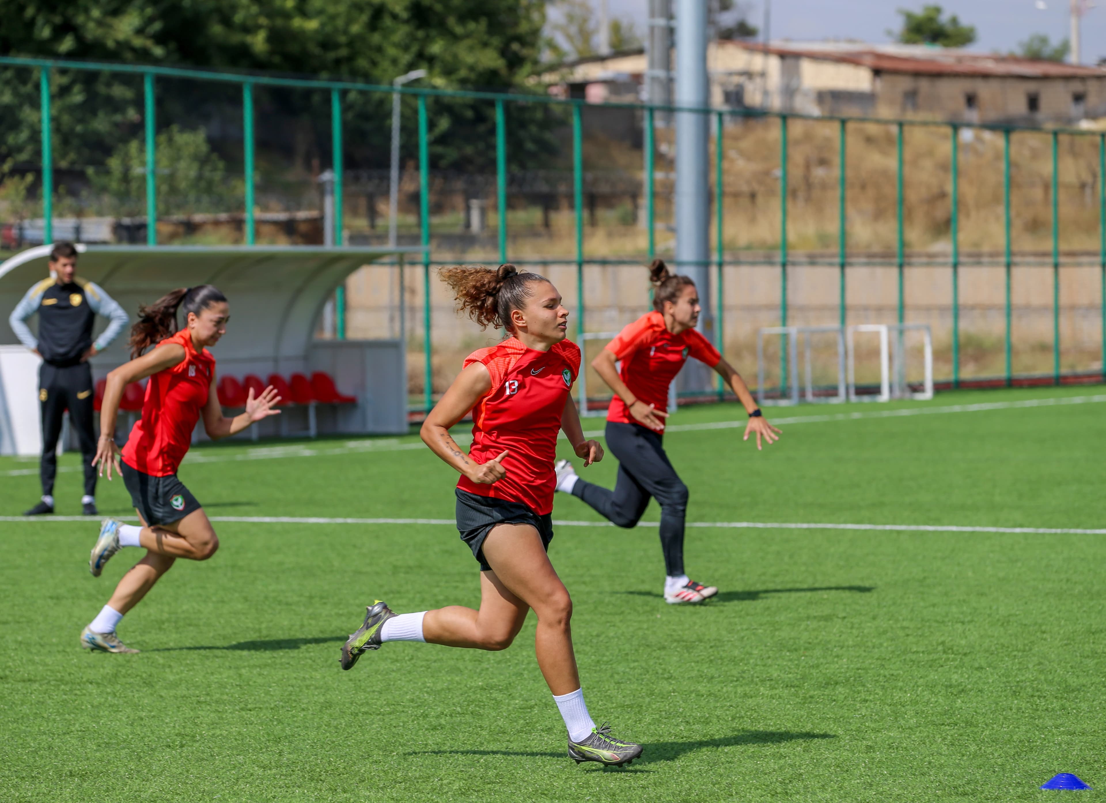 Amedspor Kadın Futbol Takımı'nın gözü şampiyonluk: Hedef Avrupa kupaları