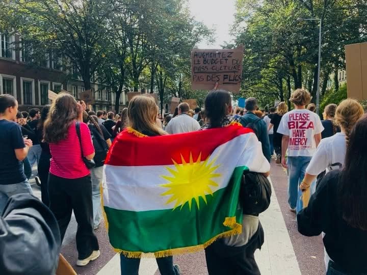 Fransa: Demokrasi mücadelesi lisede başlar