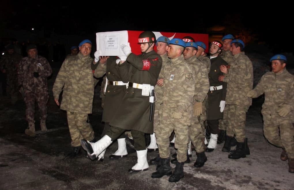 Silah kazasında yaralanan asker hayatını kaybetti