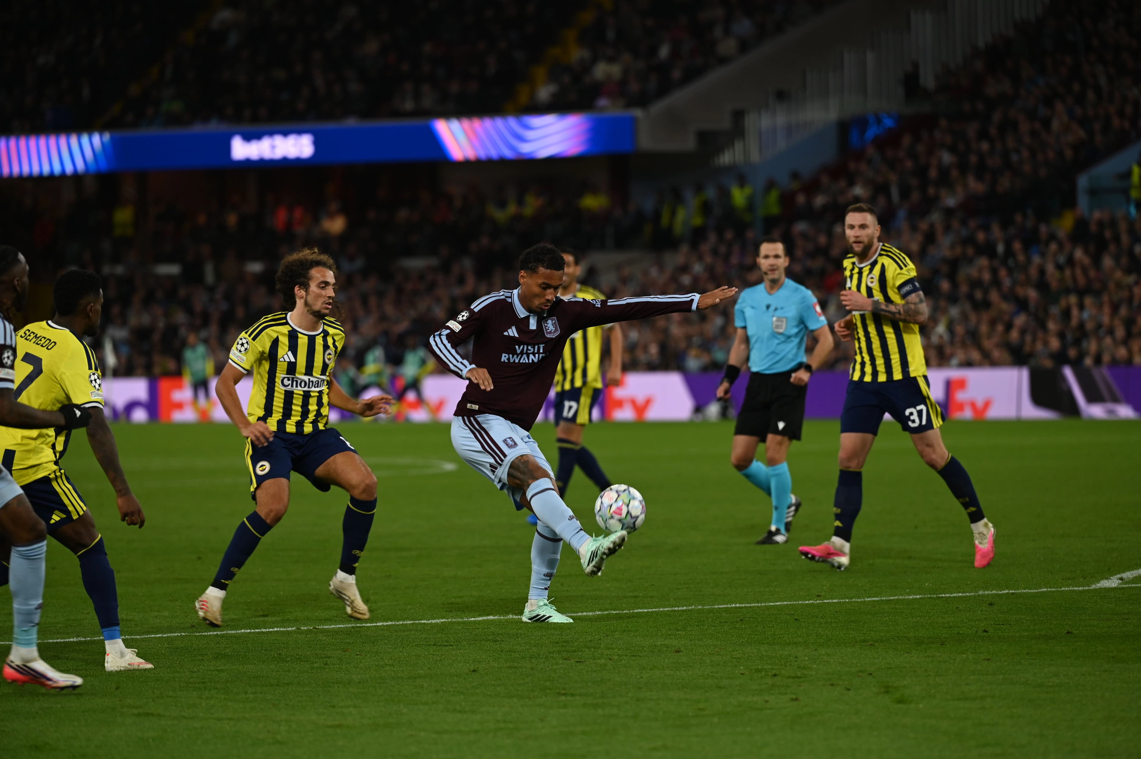 Fenerbahçe, Aston Villa deplasmanında darmadağın