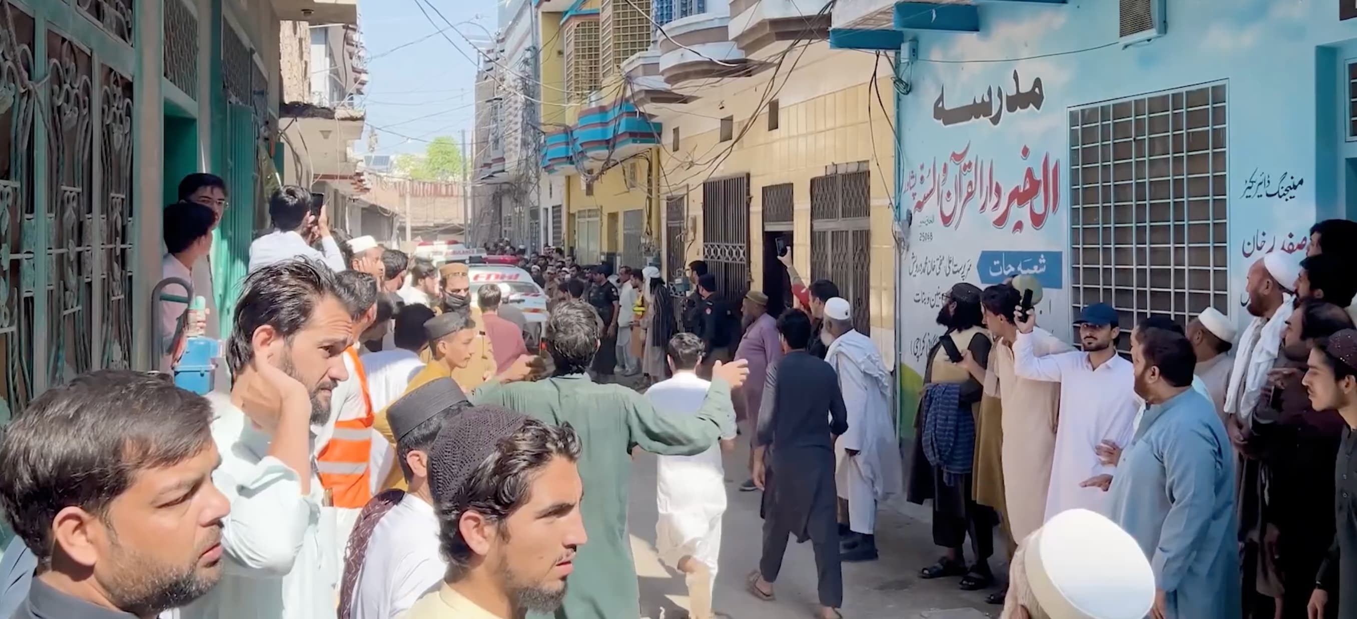 Pakistan'da okulun çatısı çöktü: 28 kişi hayatını kaybetti