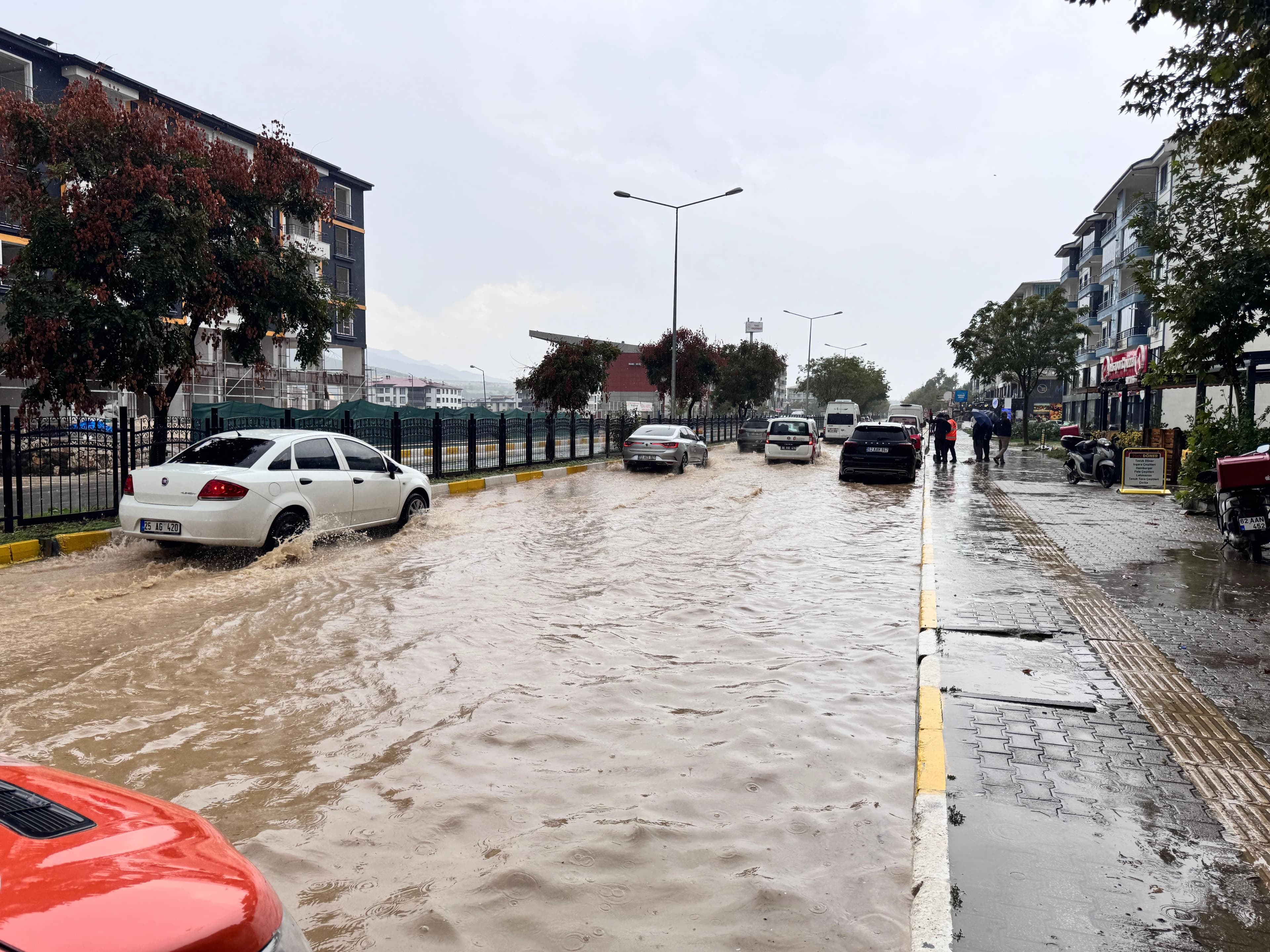 Dersim’de sağanak: Yolları su bastı, ulaşım aksadı