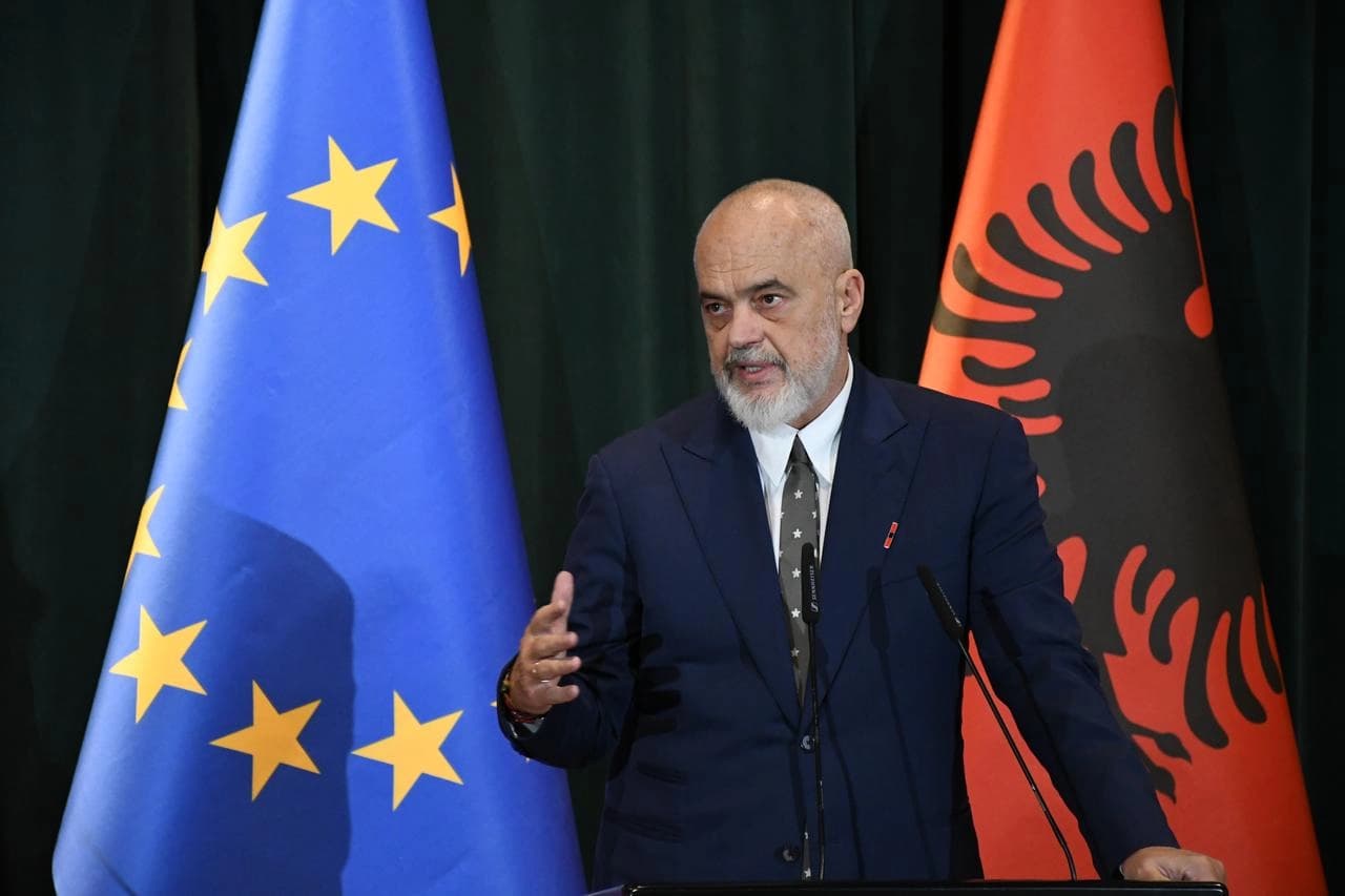 سەرۆکوەزیرانی ئەلبانیا: خۆپێشاندانەکان دەستی دەرەکیان لە پشتە و دەست لەکار ناکێشمەوە