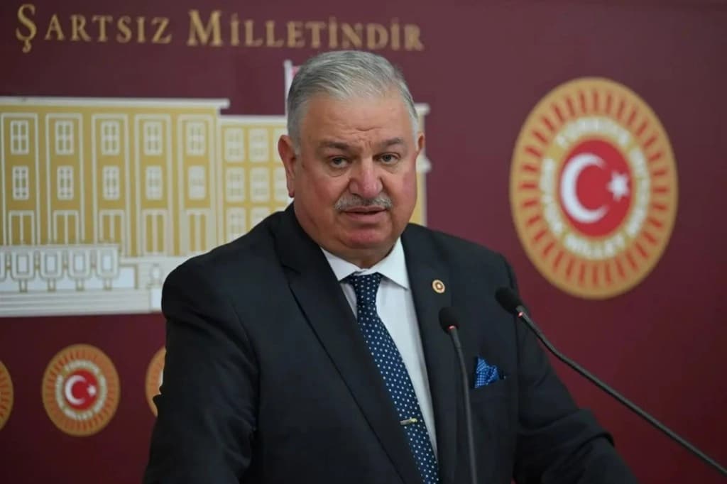 Yeniden Refah Partisi’nden istifa sinyali