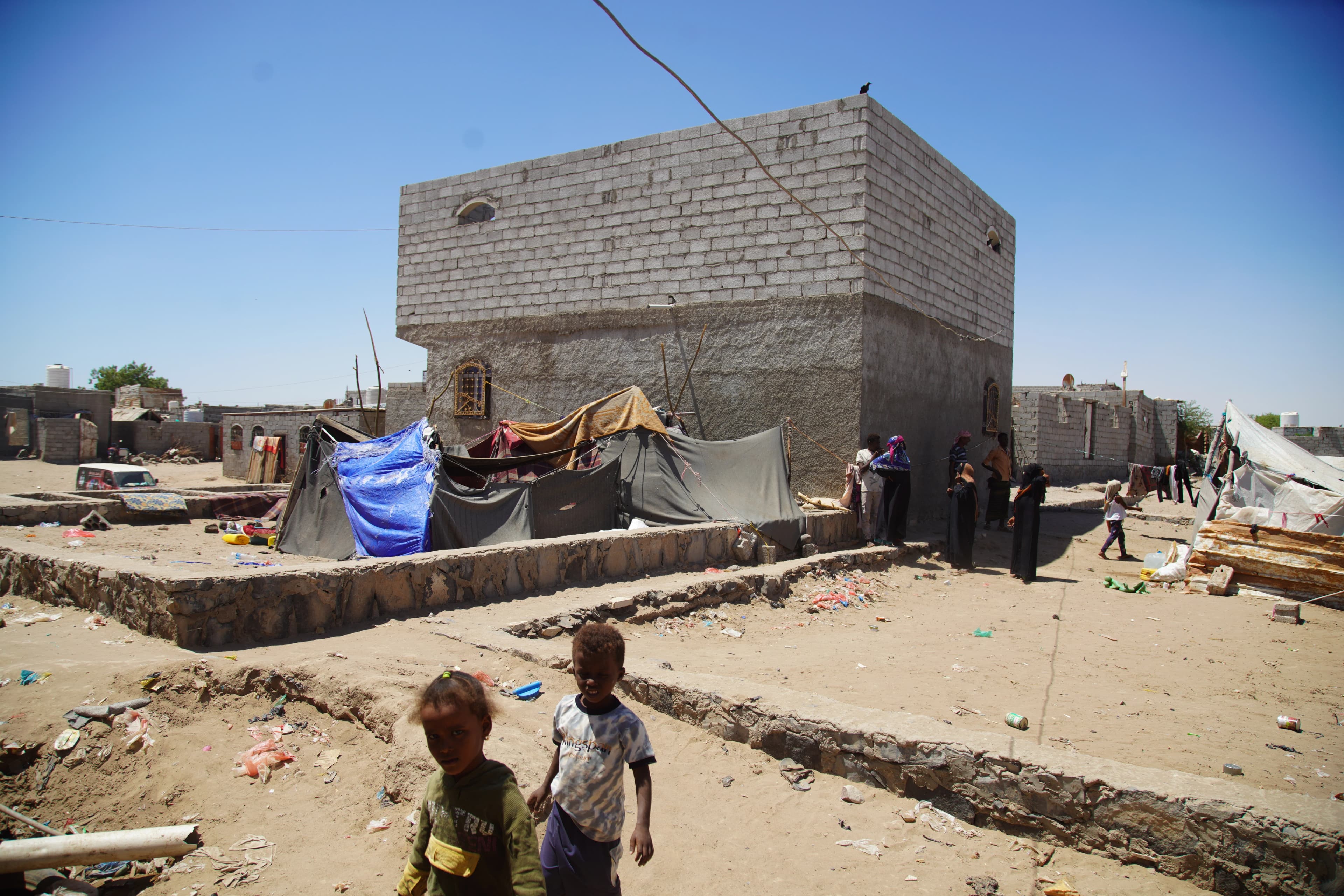 Husiler Yemen’de askere kampa füzelerle saldırdı, 58 kişi öldü
